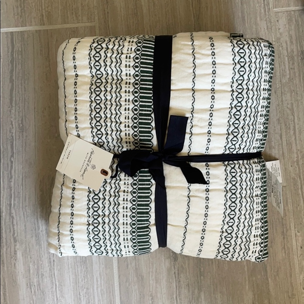 Magnolia Throw NWT